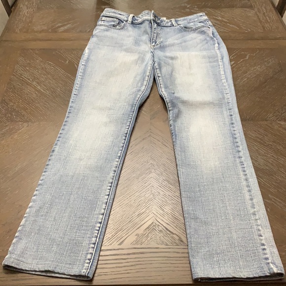 Chico’s Platinum denim light wash ultimate fit slim leg jeans - Picture 7 of 17